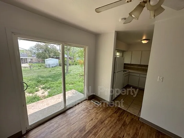 2446 25th Ave — Photo 3