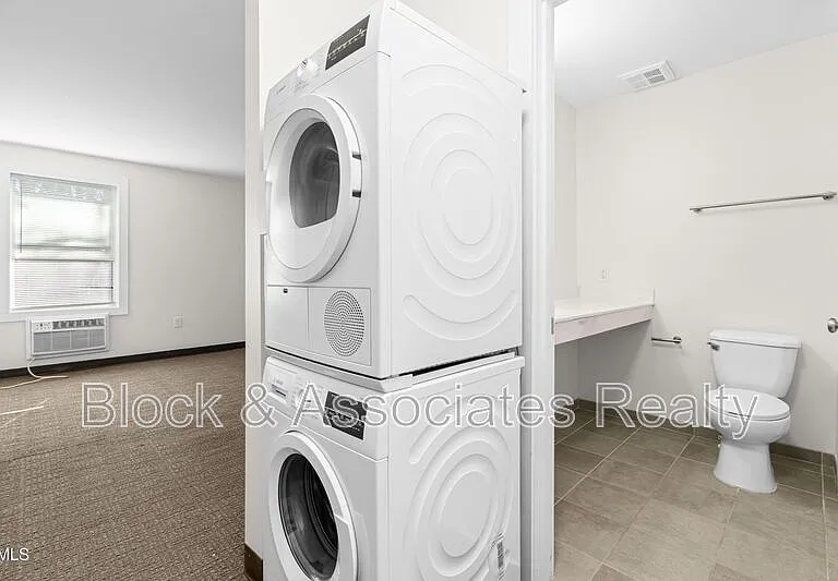 5104 Hollyridge Dr #103 — Photo 3