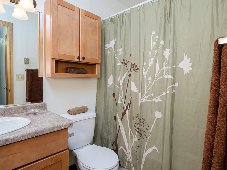 Fargo, ND Monticello Apartments | Bathroom