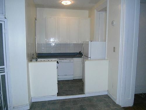 3rd image of 926 Bedford Ave