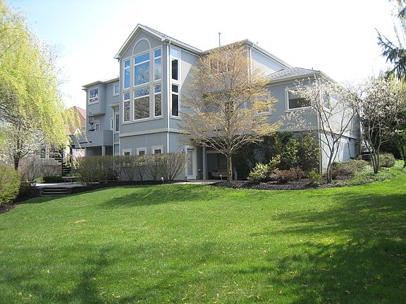 2nd image of 40 Buckingham Dr