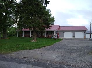 2822 E Pleasant Ridge Ln, Olney, IL 62450