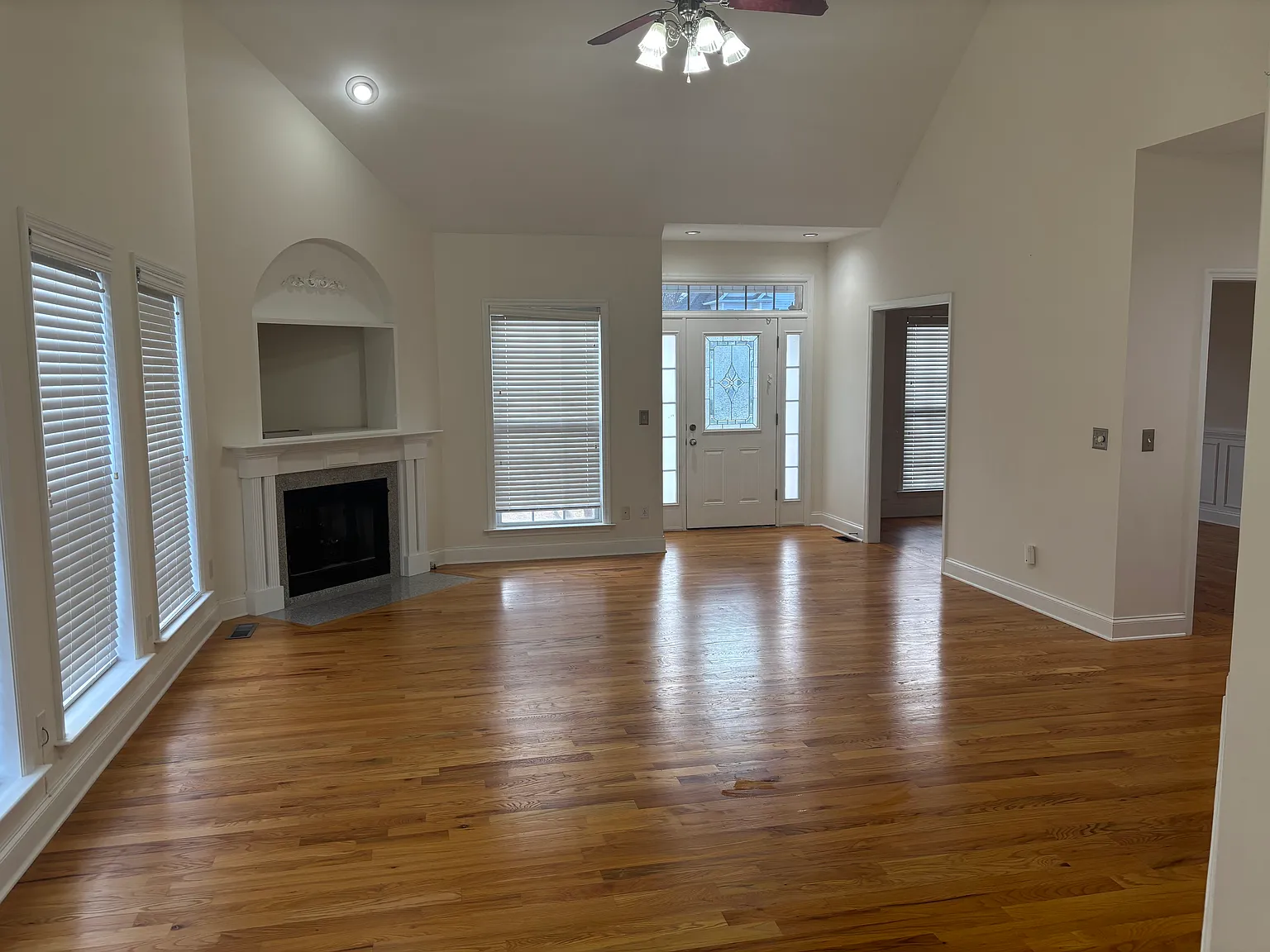 3 bed, 2450 sqft, $2,500 — Photo 3