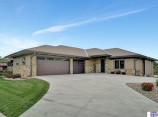 7220 NW 10th St, Lincoln, NE 68521