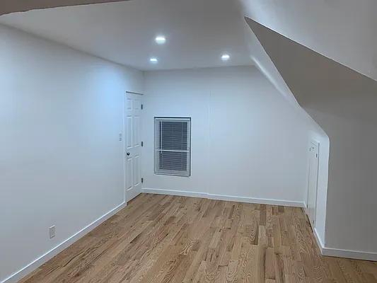 Rented by John R. Real Estate | media 8
