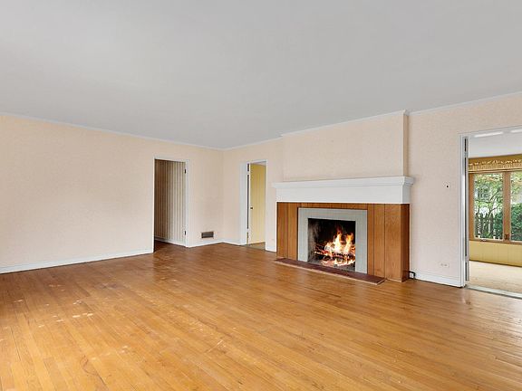 5th image of 447 Dover Ave