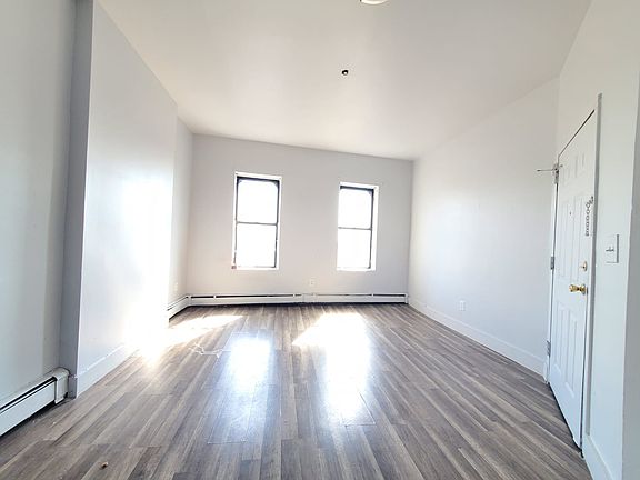 4th image of 337 Randolph Ave #7E