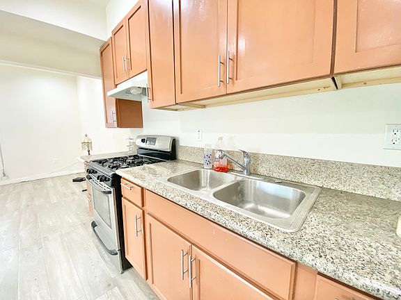 2nd image of 4819 S Gramercy Pl #1/2