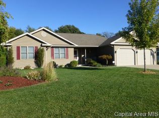 15384 Guinan Rd, Petersburg, IL 62675