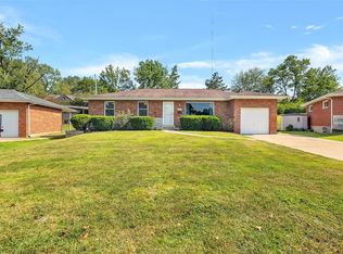 1736 Ontario Dr, Saint Louis, MO 63125