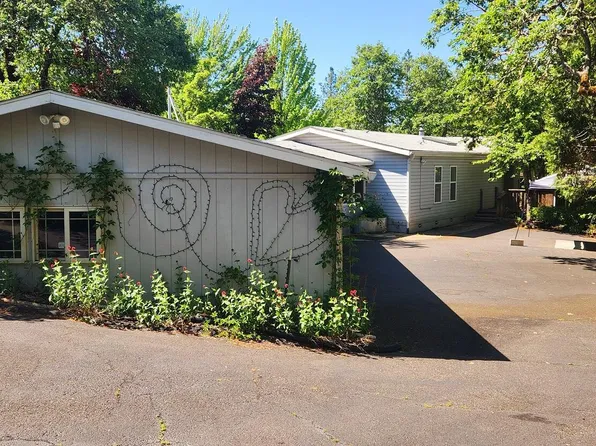 390 Dearing Way, Grants Pass, OR 97527