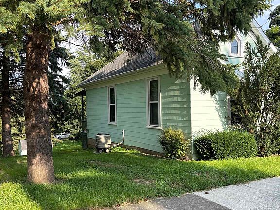 2nd image of 511 Congress St