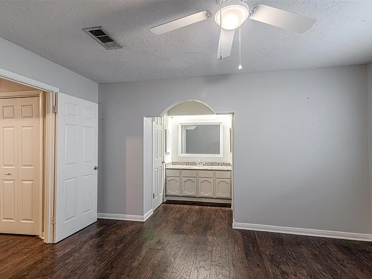 9702 Birsay St — Photo 10
