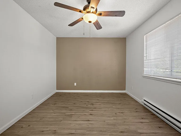 1535 Poplar Dr #21 — Photo 9
