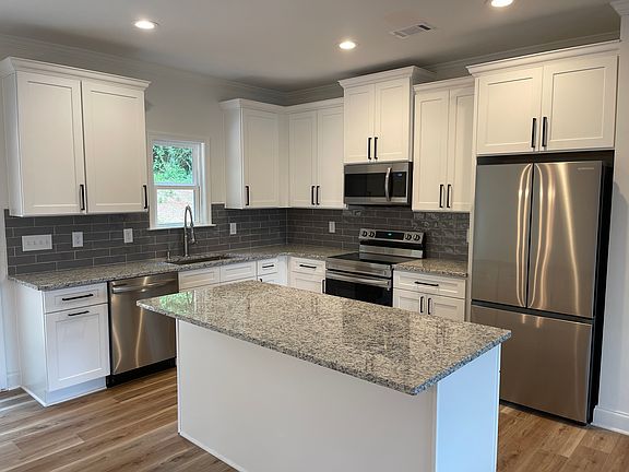 5th image of 710 Evans St