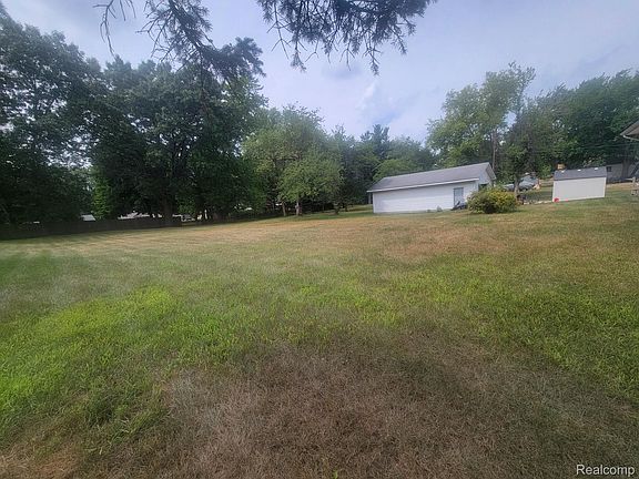 3rd image of 655 Reynolds Dr