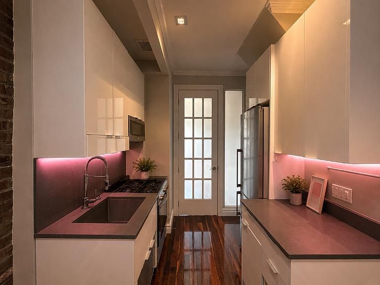 1st image of 124 Ridge St APT 4