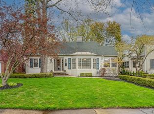 13348 Winchester Ave, Huntington Woods, MI 48070