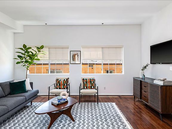 3rd image of 850 N Poinsettia Pl APT 2
