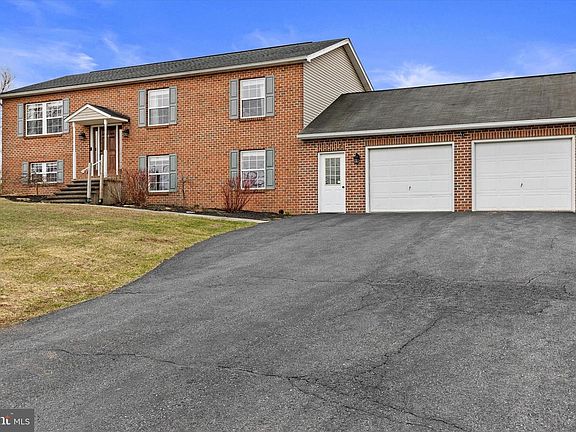 3rd image of 635 Newport Rd