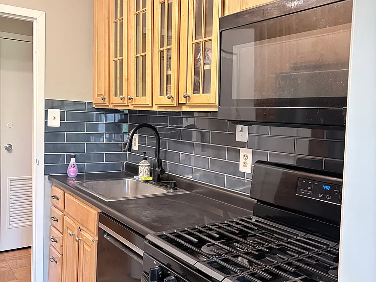 6001 Arlington Blvd — Photo 7