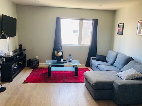 5th image of 429 N Heliotrope Dr #1/2