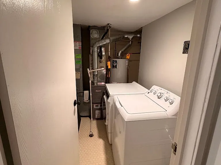 19143 Surrey Ln — Photo 11