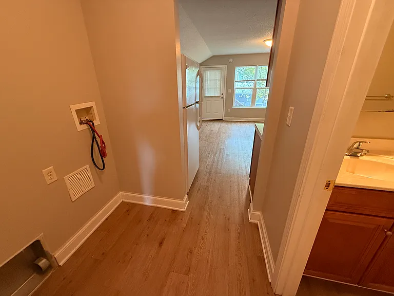 28 Buffalo St #B — Photo 7