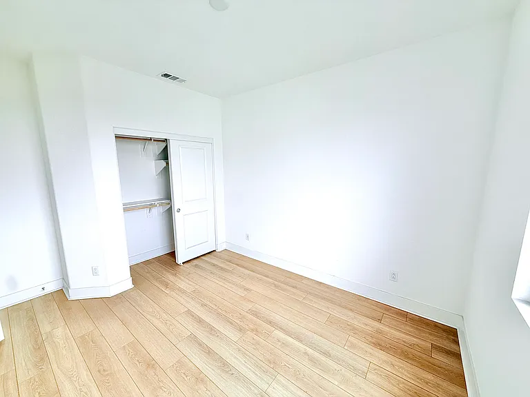 2750 182nd St #111 — Photo 15