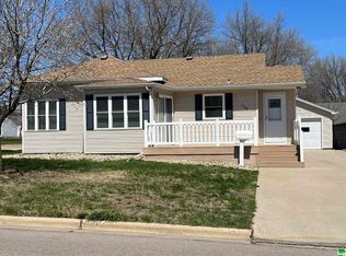 154 9th St SW, Sioux Center, IA 51250