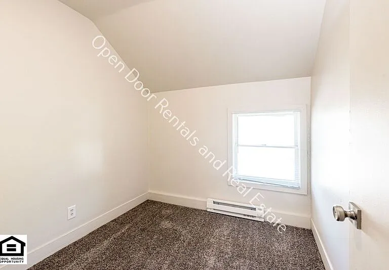 1240 1/2 Boone St — Photo 11