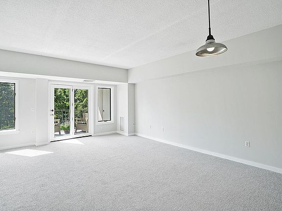 5th image of 12 Mountain Laurels Dr APT 404