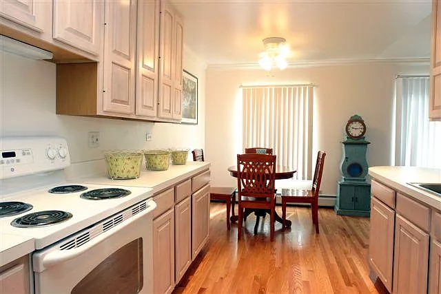 Emerald Court Apartments — Photo 63