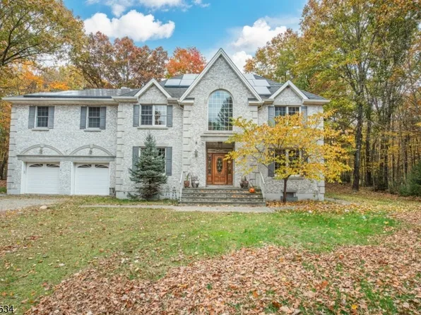 81 Townsend Rd, Wanaque, NJ 07465