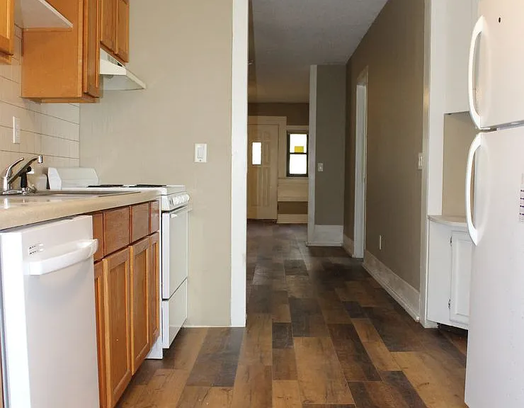 630 7th Ave — Photo 22