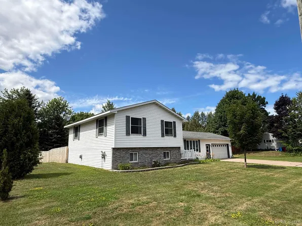525 Erie Ave, Marquette, MI 49855