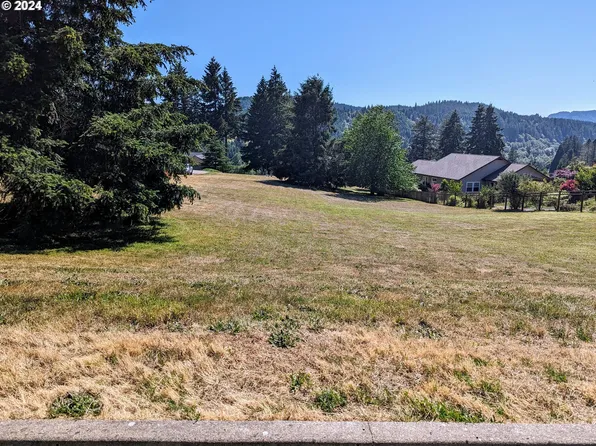 924 C St, Elkton, OR 97436