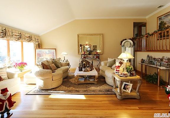 5th image of 70 Belmont Dr N