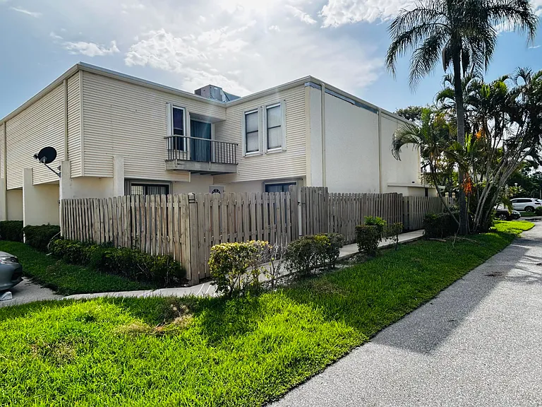 11983 Shakerwood Ln — Photo 3