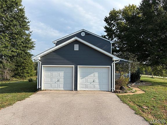 3rd image of 2161 Young Rd
