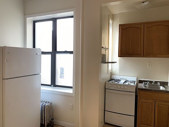 5th image of 280 E 21st St APT 4E