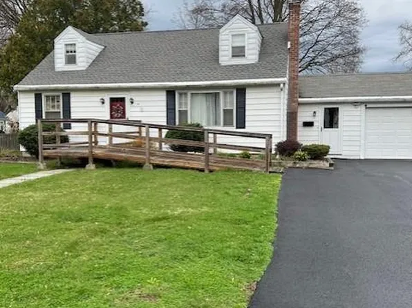 16 Calmer Place, Hyde Park, NY 12538