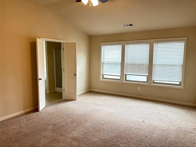 1012 Haley Woods Ct — Photo 10