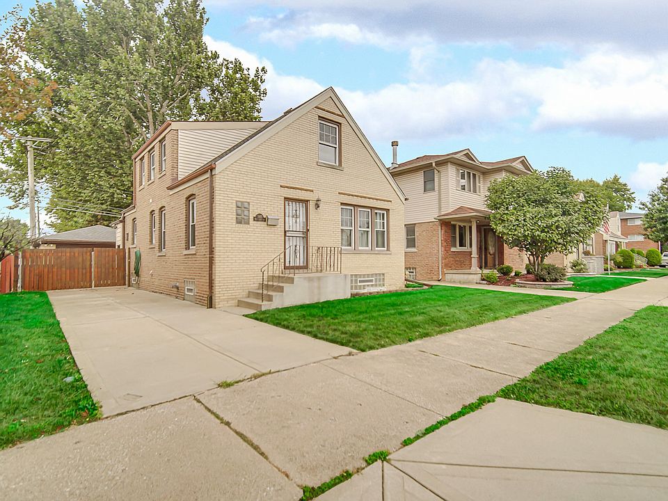 1st image of 3915 W 104th St