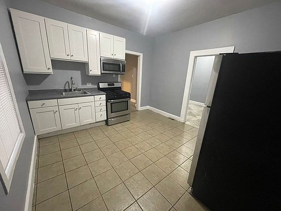 3rd image of 7927 S Parnell Ave #1