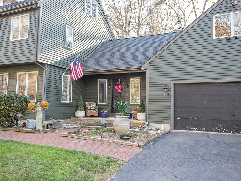 115 Ayers Point Rd — Photo 2