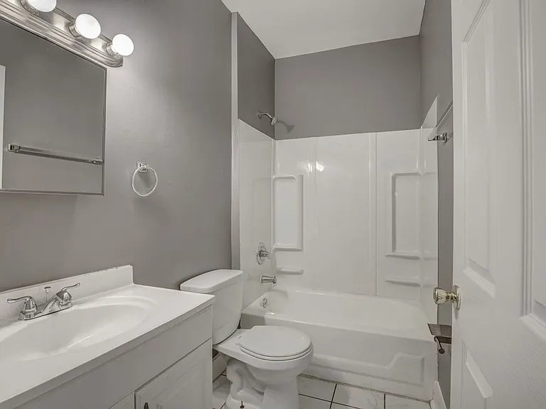 3643 W 8th St #2 — Photo 8