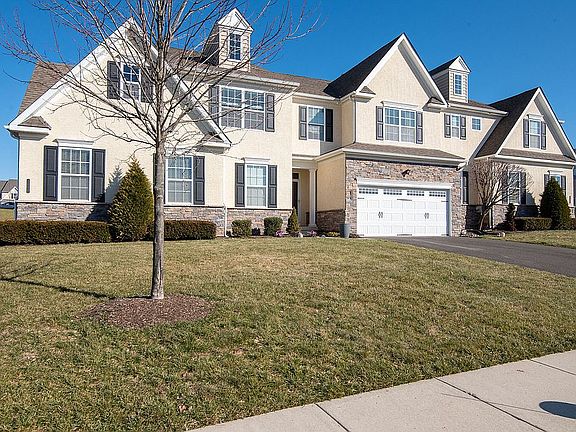 2nd image of 3008 Bainbridge Dr