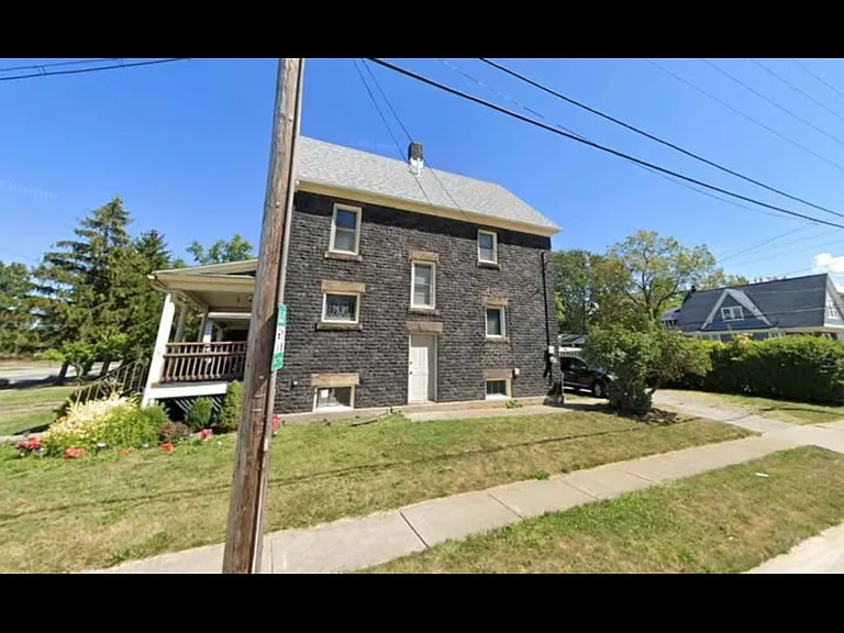 1404 E Erie Ave — Photo 12