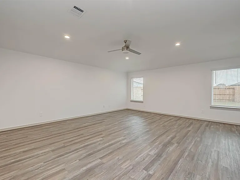 3418 Lake Landing Ln — Photo 17